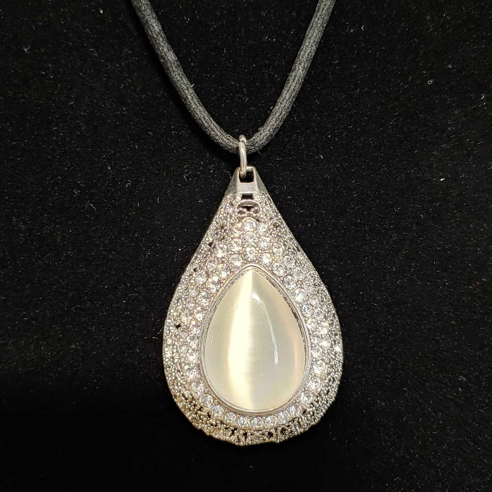 White Pearl & Rhinestone Pendant Necklace